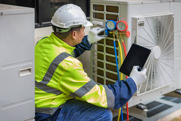 Professional Hvac technician working in Yettem, CA